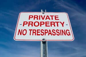 no trespassing sign 