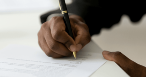 What are the Benefits of Settling a Claim as Opposed to Going to Court?